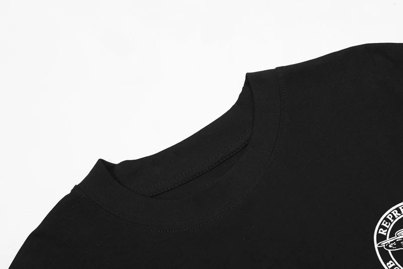 REPRESENT, a trendy European and American brand, features the emblem of the Flying Goddess printed on a short sleeved T-shirt. It is a loose fitting pure cotton T-shirt for both men and women