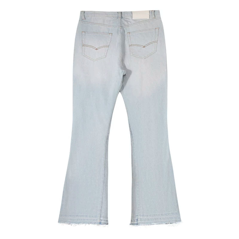 Gallery Dep, a trendy brand in Europe and America, has torn holes, cut and destroyed them, and worn them out. It is a washed blue micro flared denim pants and casual pants